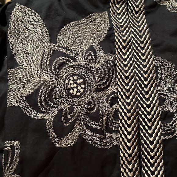 Chico’s Embroidered Long Sleeve Top - Picture 3 of 5